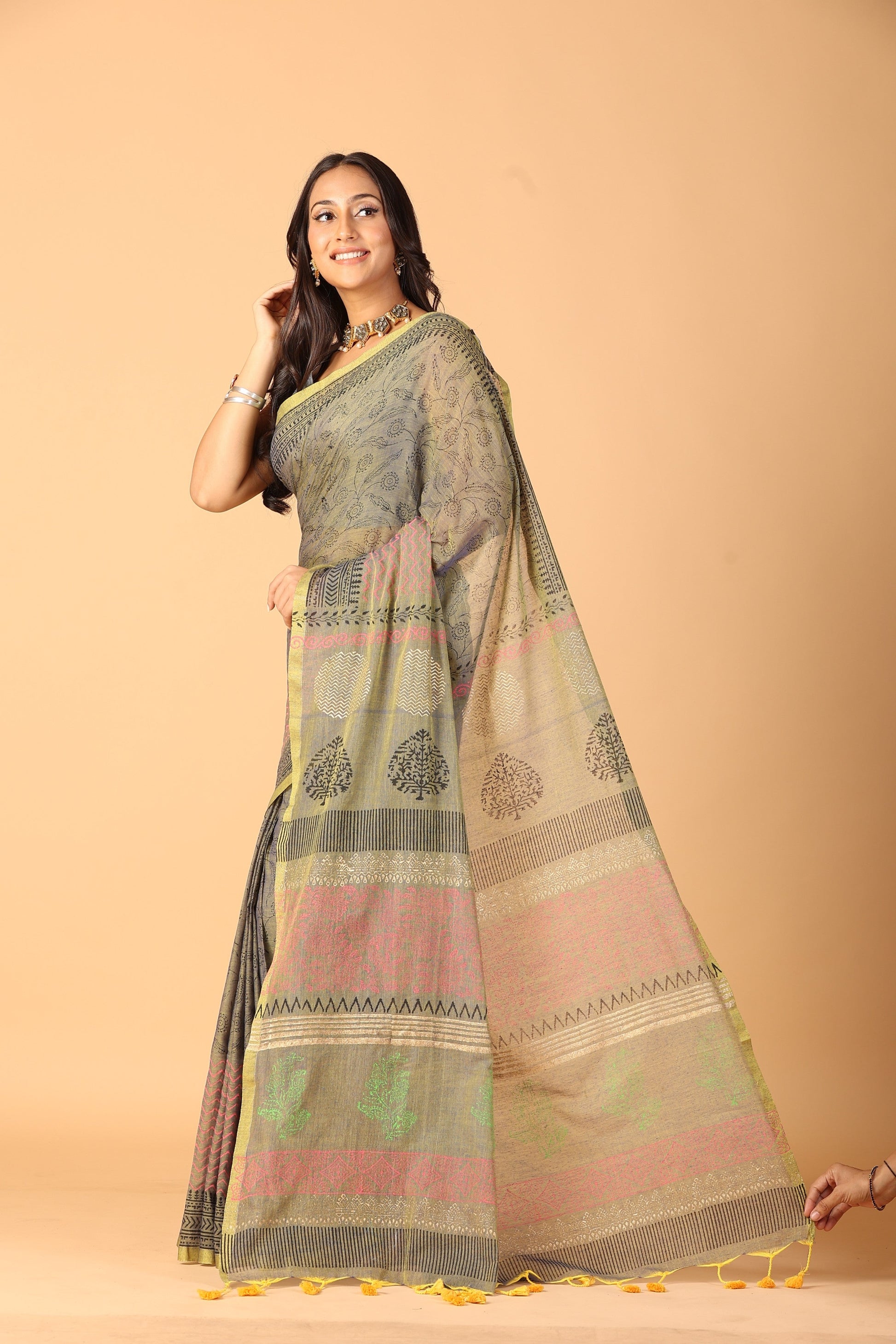 Black Floral Jaal Cotton Mul Handblock Gold Printed Saree – Authentic Rajasthan handblock saree at wholesale price from Fabtexs