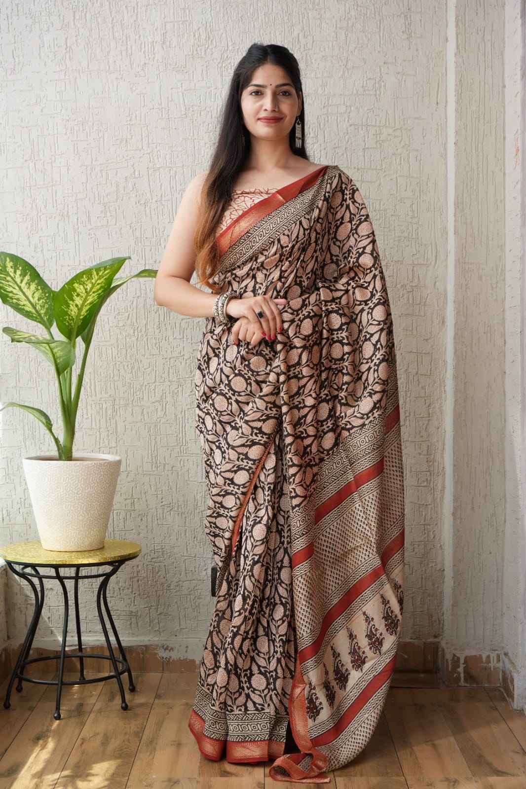 Black and Maroon Maheshwari Silk Handblock Printed Saree with Floral Jaal – Wholesale Silk Saree