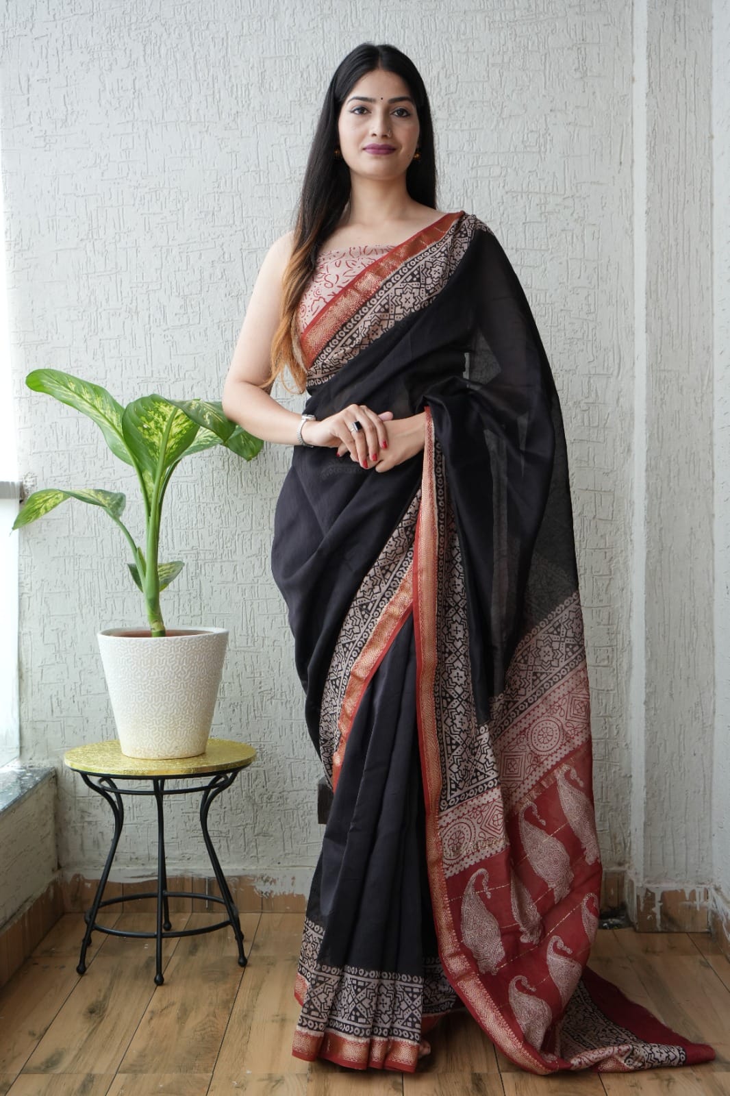 Black Maheshwari Silk Handblock Printed Saree with Plain Body and Maroon Paisley Wuta in Pallu – Wholesale Designer Silk Saree
