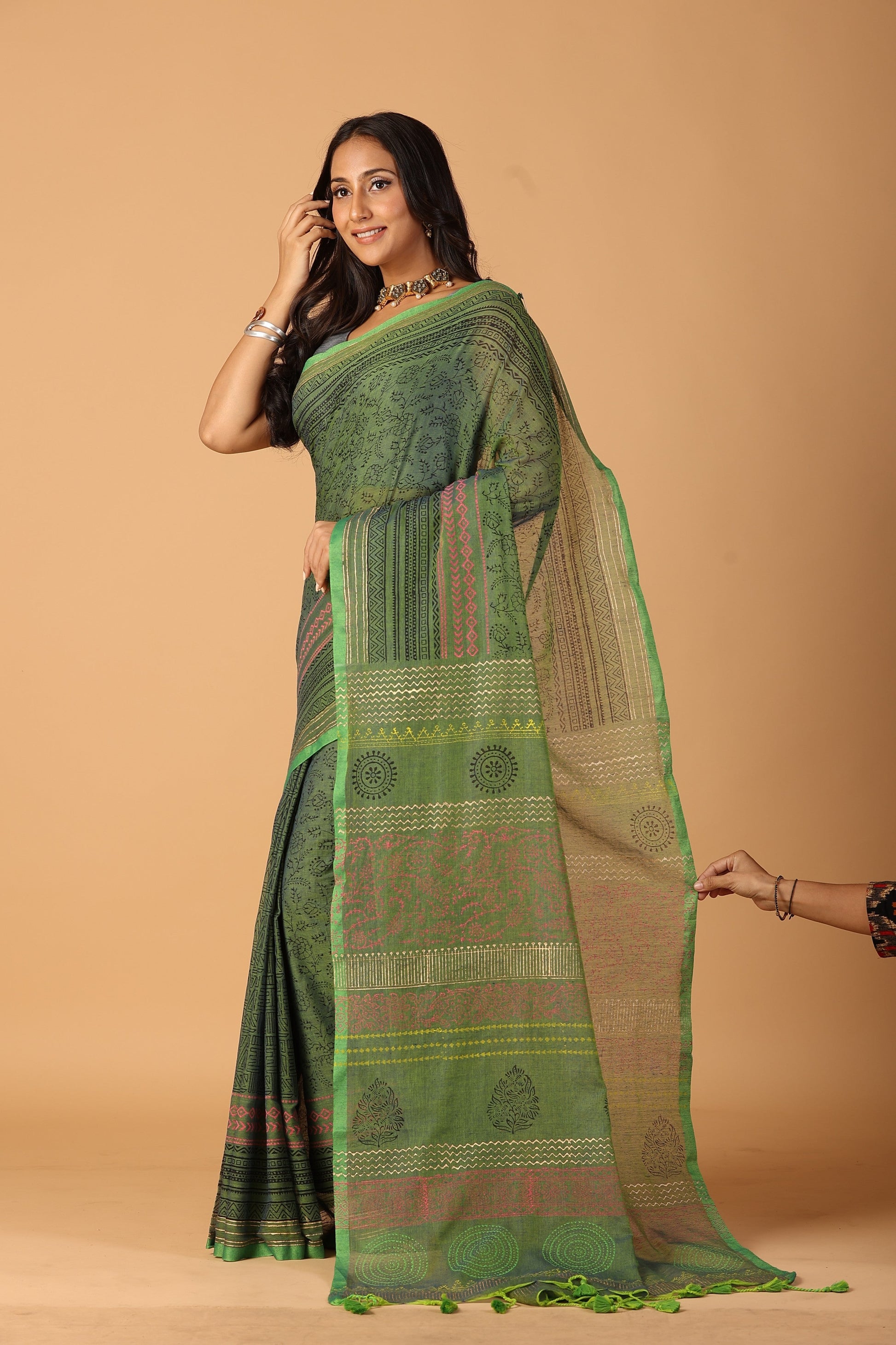 Bottle Green Floral Jaal Cotton Mul Handblock Gold Printed Saree – Designer handcrafted saree wholesale for boutiques