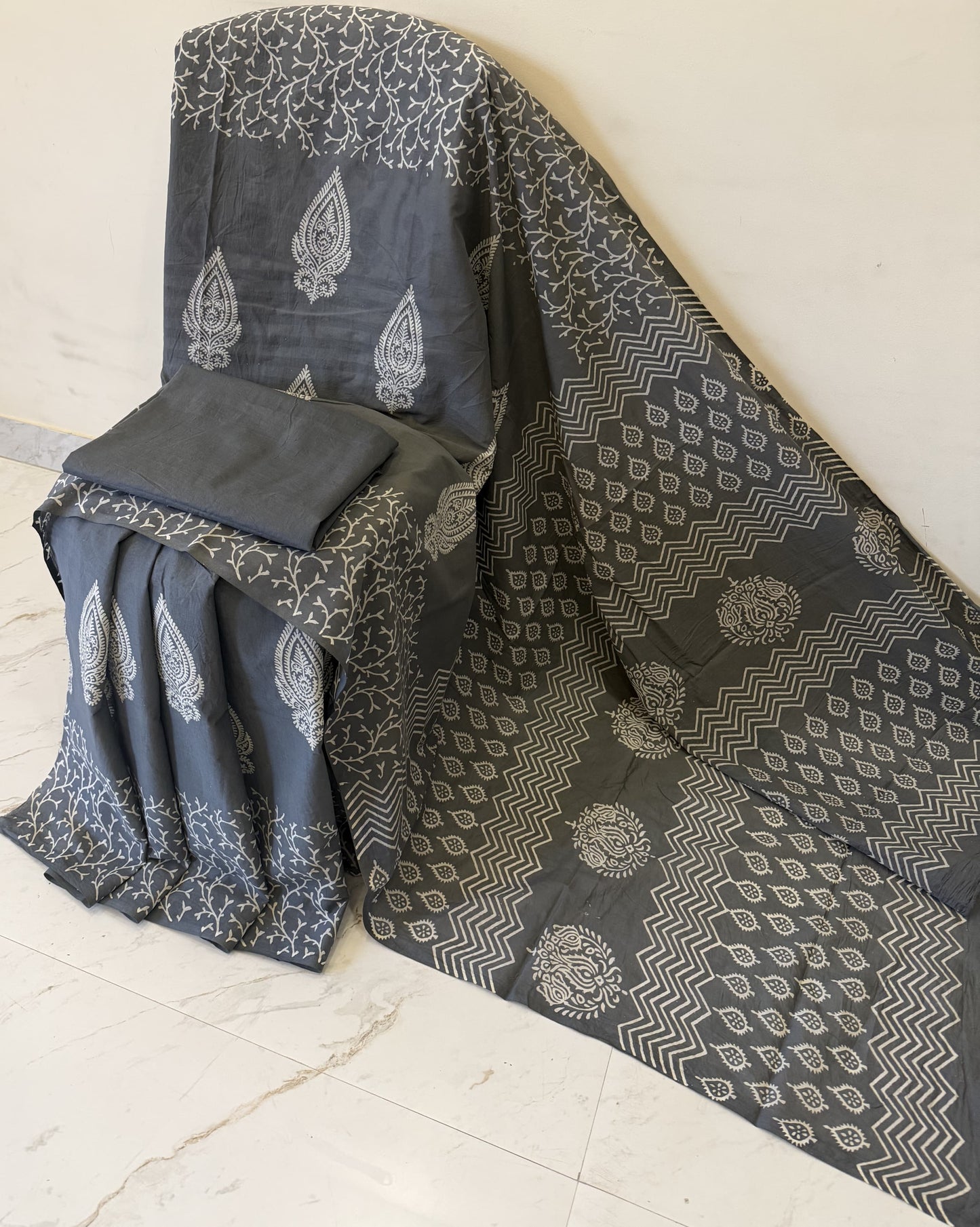 Cotton mulmul handblock printed saree wholesale in grey floral Ajrakh pattern