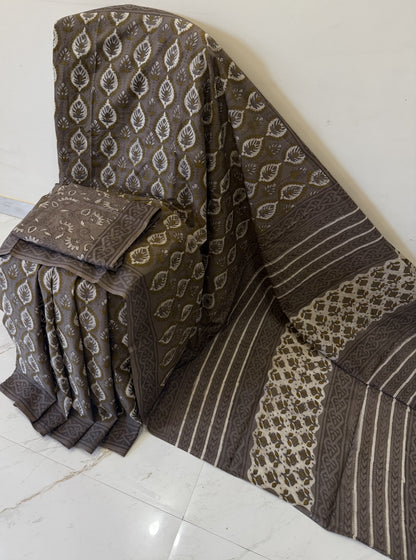 Cotton mulmul handblock printed saree wholesale in grey Ajrakh pattern