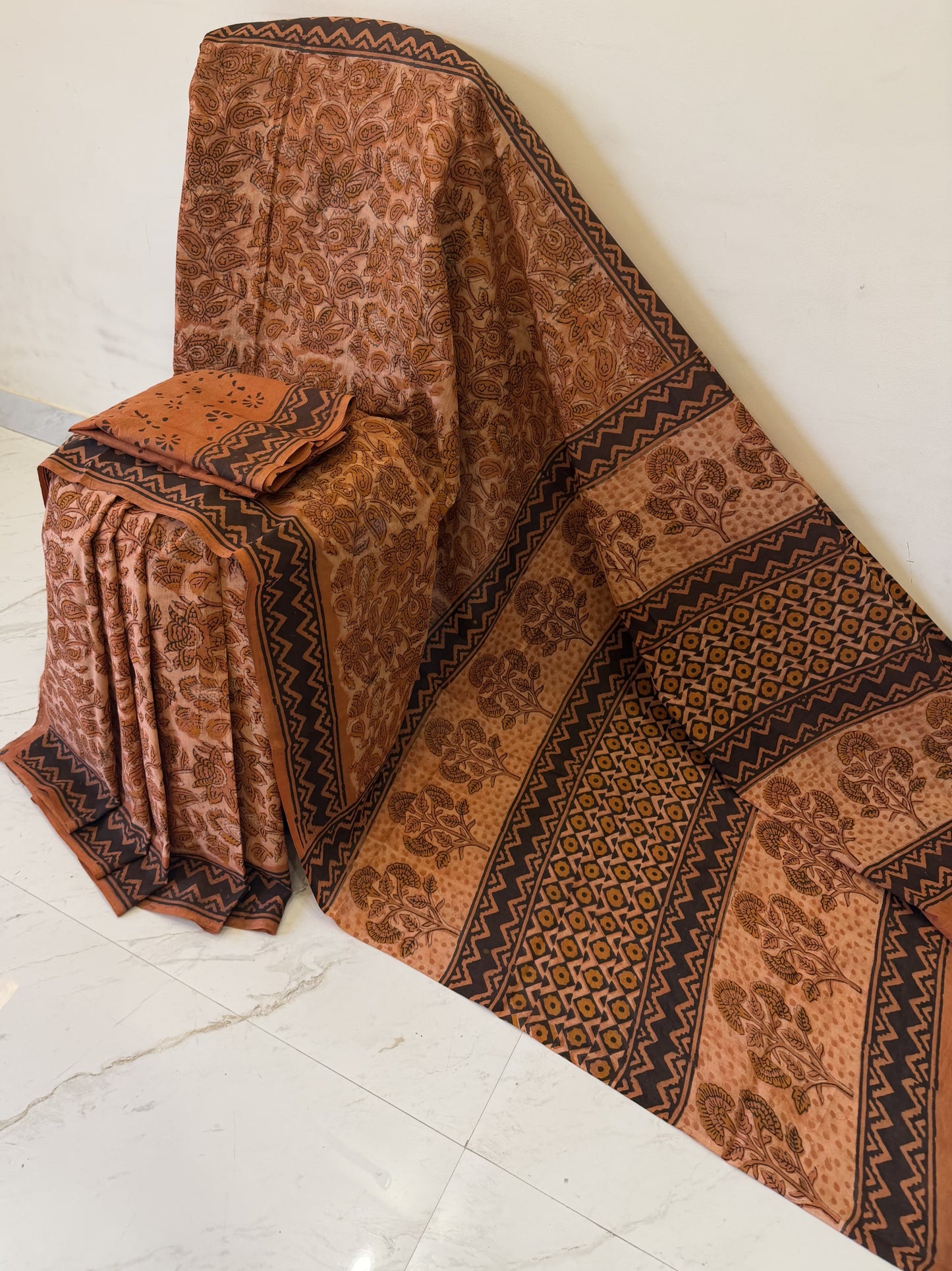 Cotton mulmul handblock printed saree wholesale in peach Ajrakh pattern