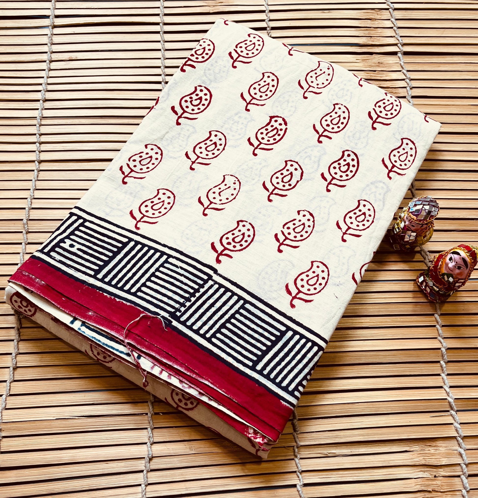 Cream Paisley Butti Cotton Mul Handblock Saree – Handcrafted wholesale saree for boutiques and designers