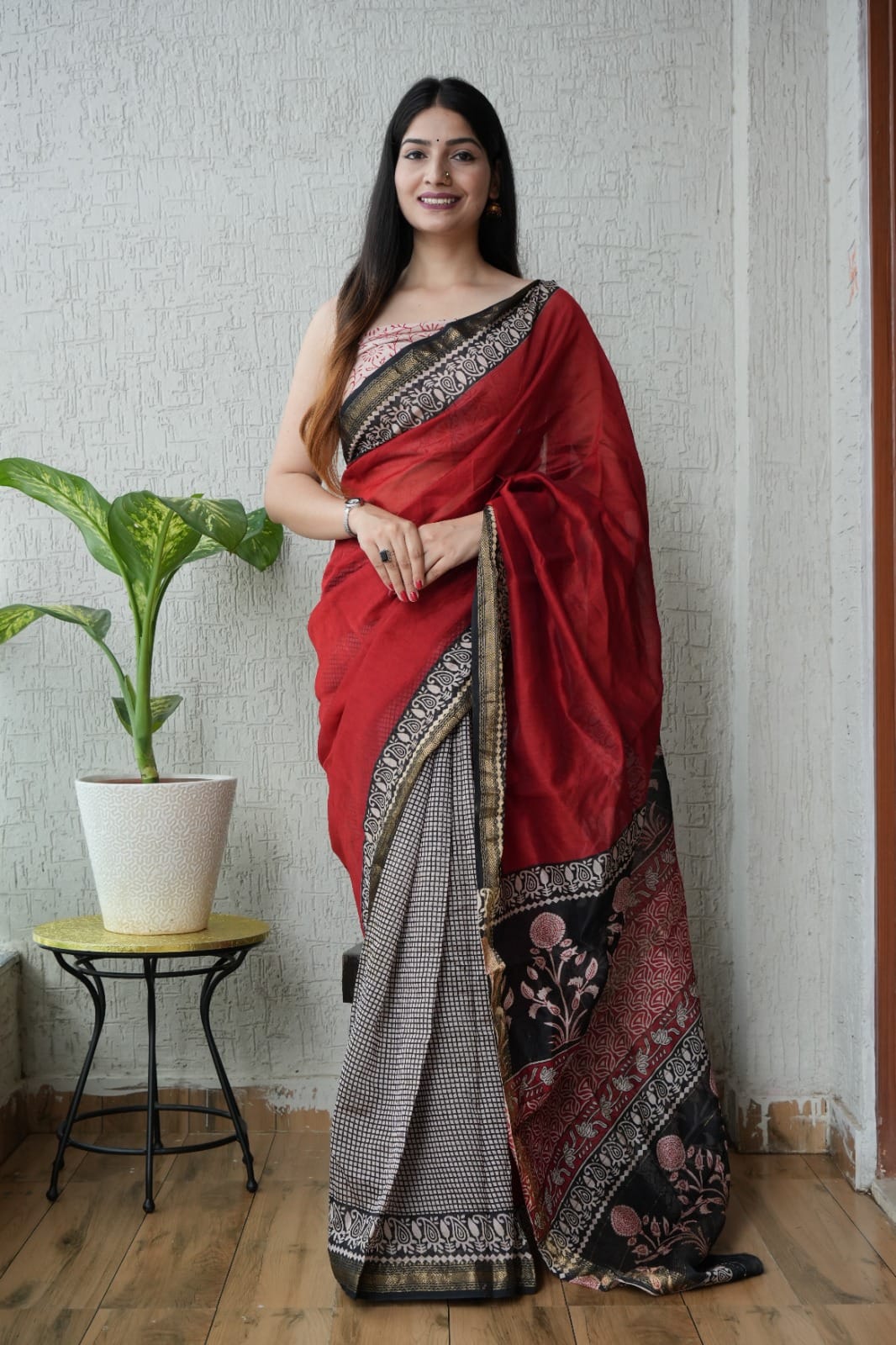 Half and Half Red, Black and White Check Maheshwari Silk Handblock Printed Saree – Wholesale Silk Saree