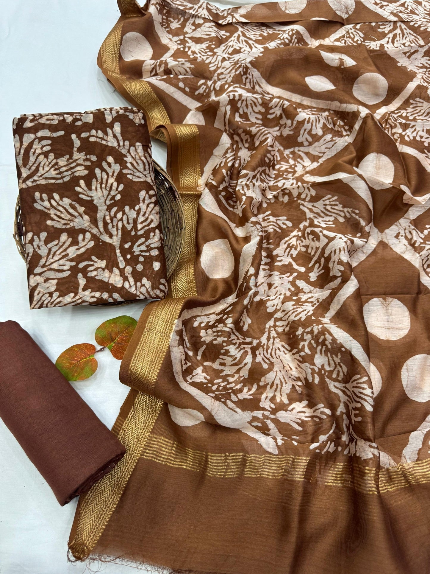 Wholesale Maheshwari Silk Brown Floral Jaal Dress Material – Artisan-crafted handloom fabric for designers and boutiques
