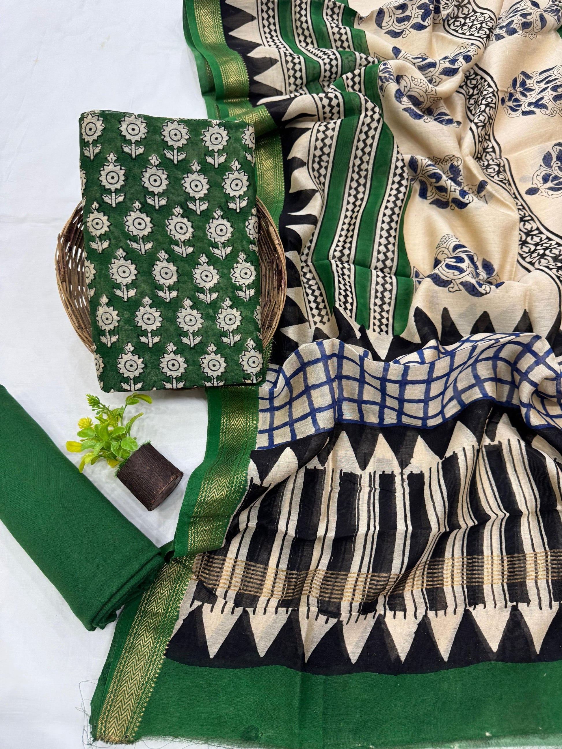 Authentic Handloom Maheshwari Silk Green Small Flower Booti Dress Material at wholesale rates