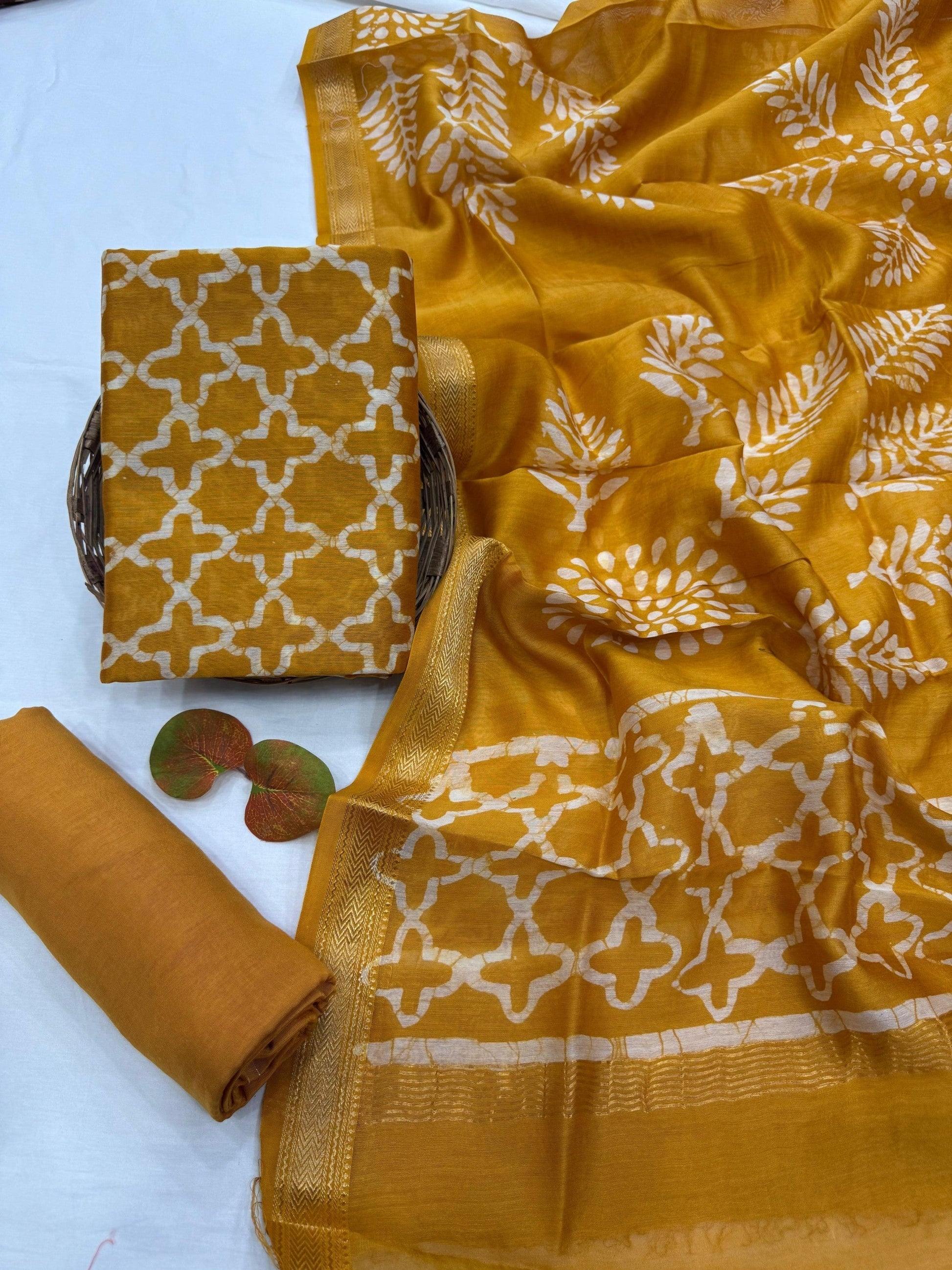 Wholesale Maheshwari Silk Mustard Geometrical Print Dress Material – Artisan handwoven fabric for designers and boutiques