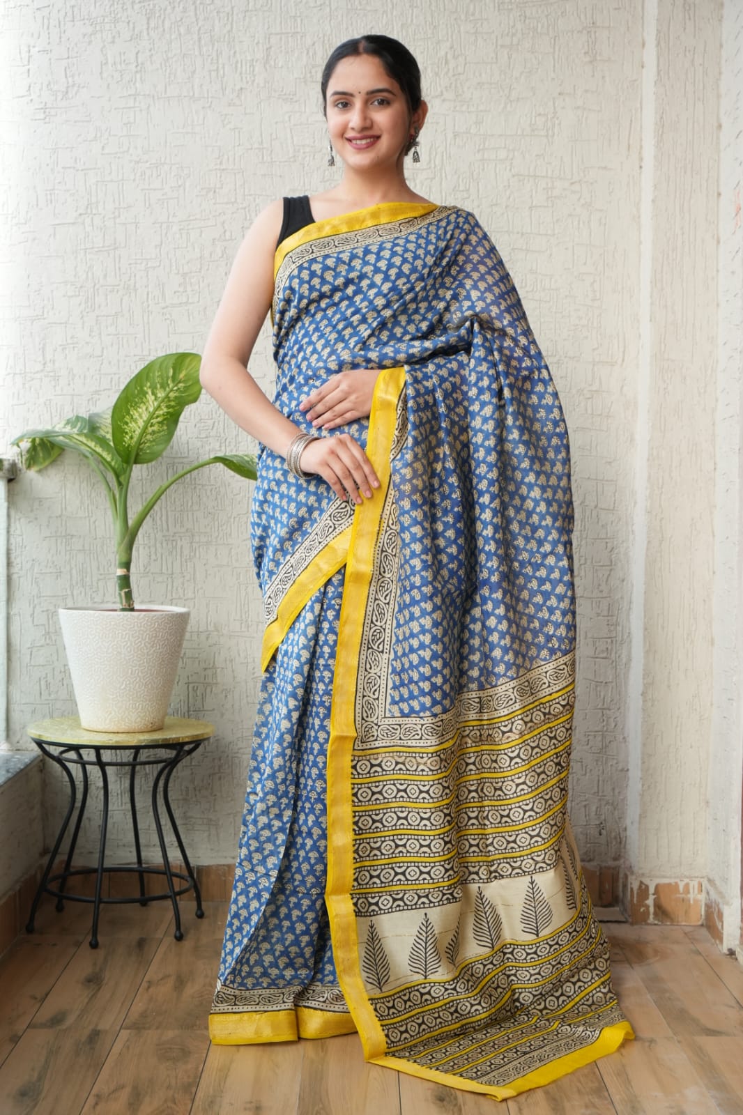 Maheshwari silk saree wholesale, hand block printed red zigzag pattern, pure silk saree by Fabtexs