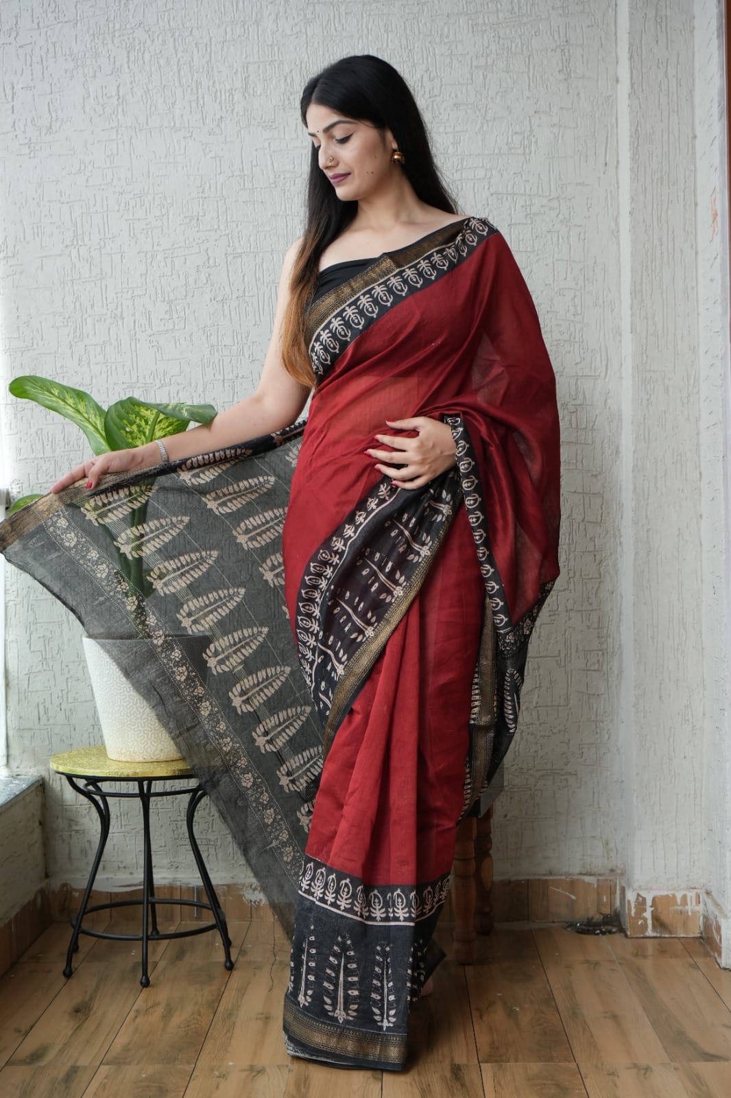 Maroon Maheshwari Silk Handblock Printed Saree with Plain Body and Black Printed Pallu – Wholesale Silk Saree