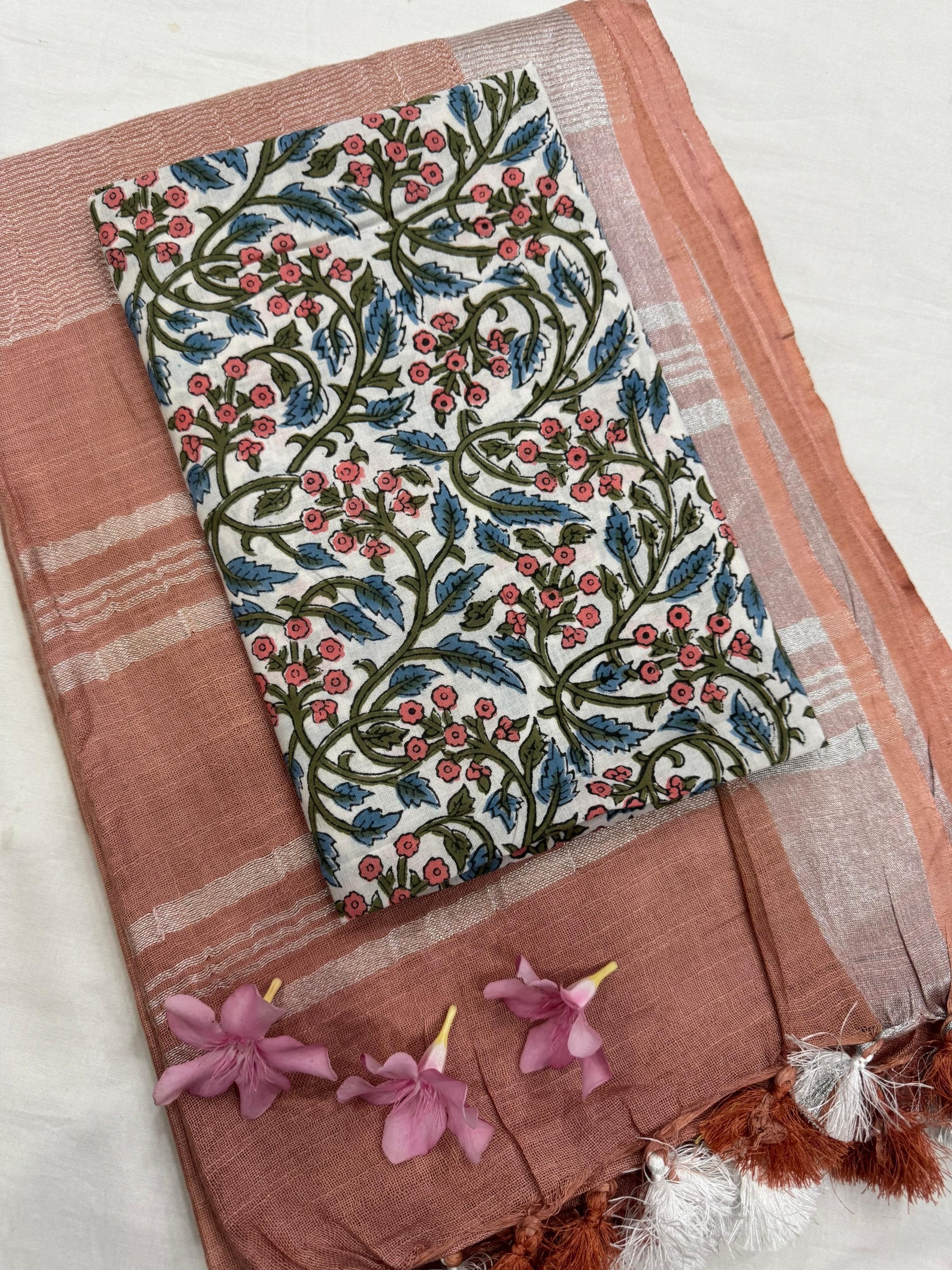 Peach Saree with White Floral Jaal Blouse Fabric – Designer Cotton Mul Handblock Saree wholesale for boutiques and retailers