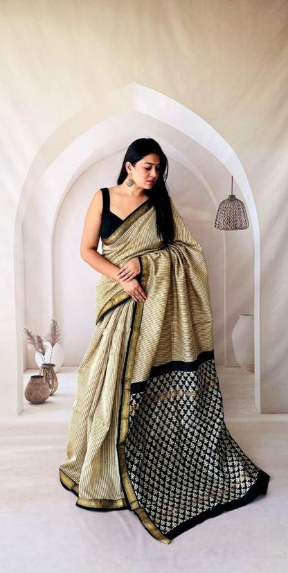 Plain Red Maheshwari Silk Handblock Printed Saree with Cream Paisley Boota Border – Wholesale Silk Saree