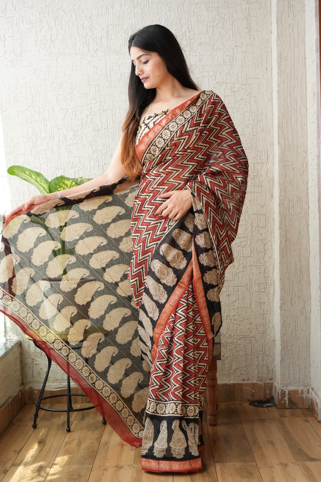 Red and Black Maheshwari Silk Handblock Printed Saree with Zigzag and Paisley Pallu – Wholesale Silk Saree