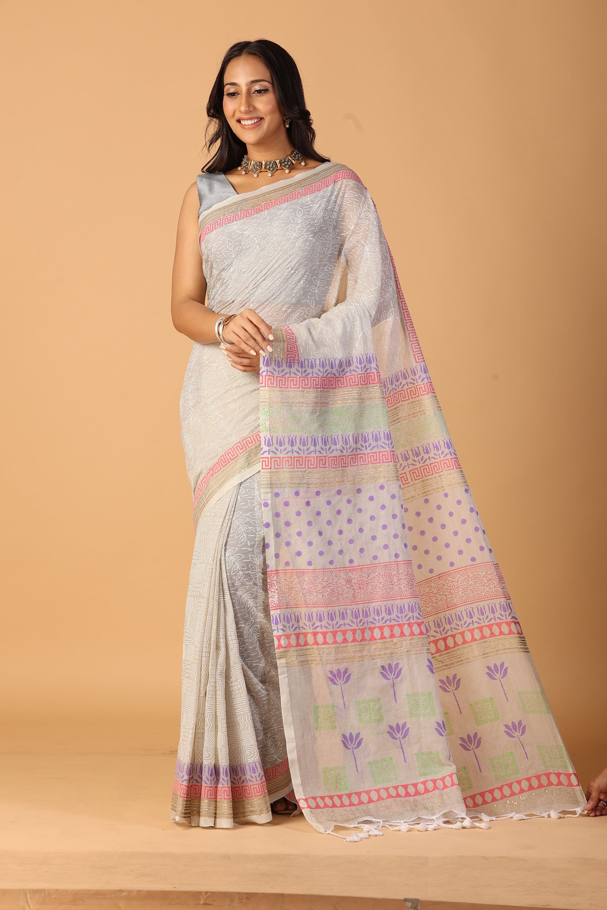White Jaal Cotton Mul Handblock Gold Printed Saree – Elegant handcrafted saree wholesale from Fabtexs manufacturers